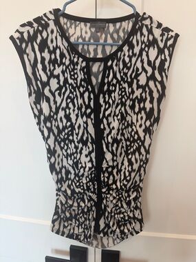 Vince Camuto Black and White Graphic Sleeveless Top